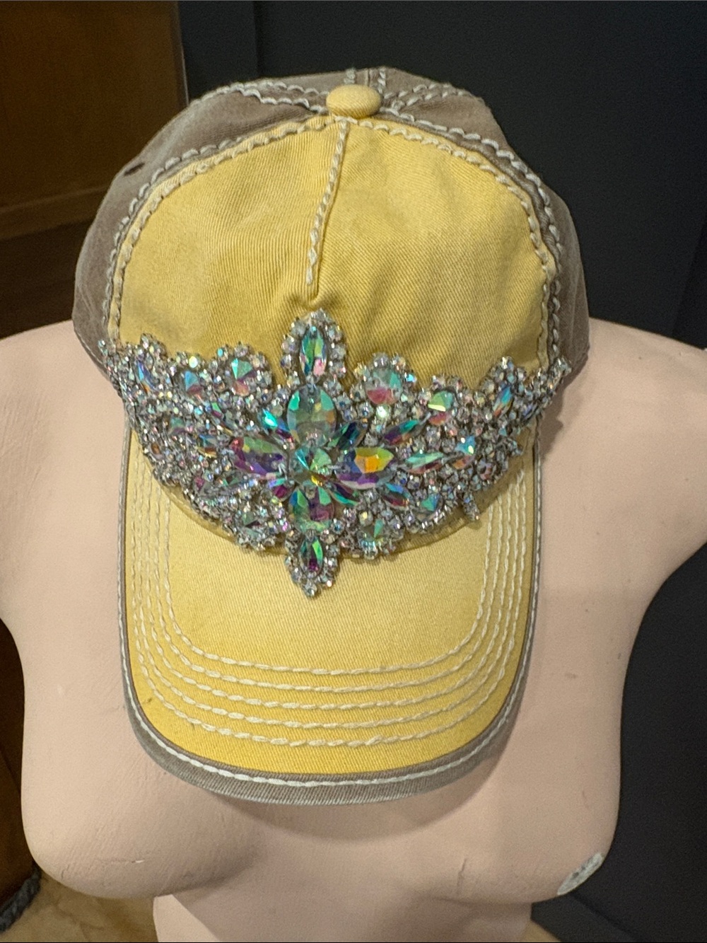 618. Yellow Crystal-Appliqué Baseball Cap